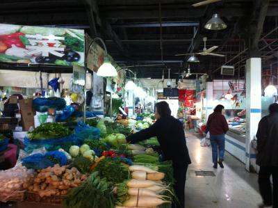 Obst und Gemuese im Lebensmittelmarkt Obst und Gemuese im Lebensmittelmarkt